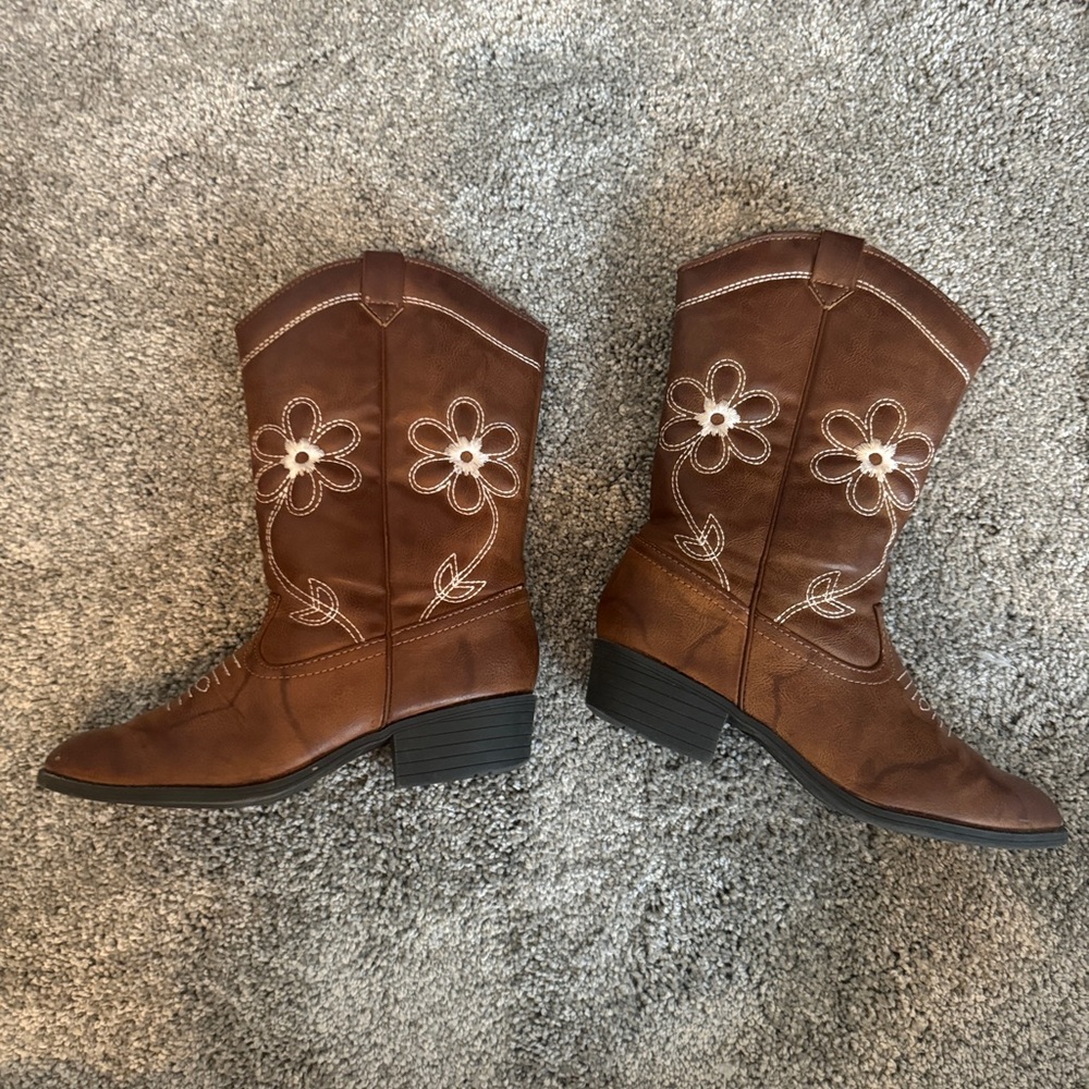 Girls size 1 Pleather Boots